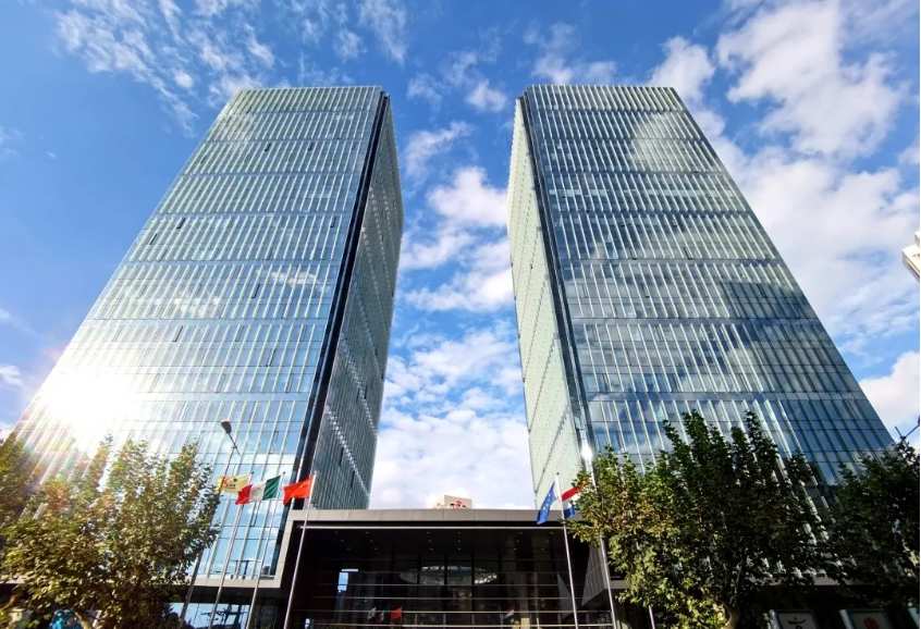 1632795047931258.jpg 东银中心.jpg